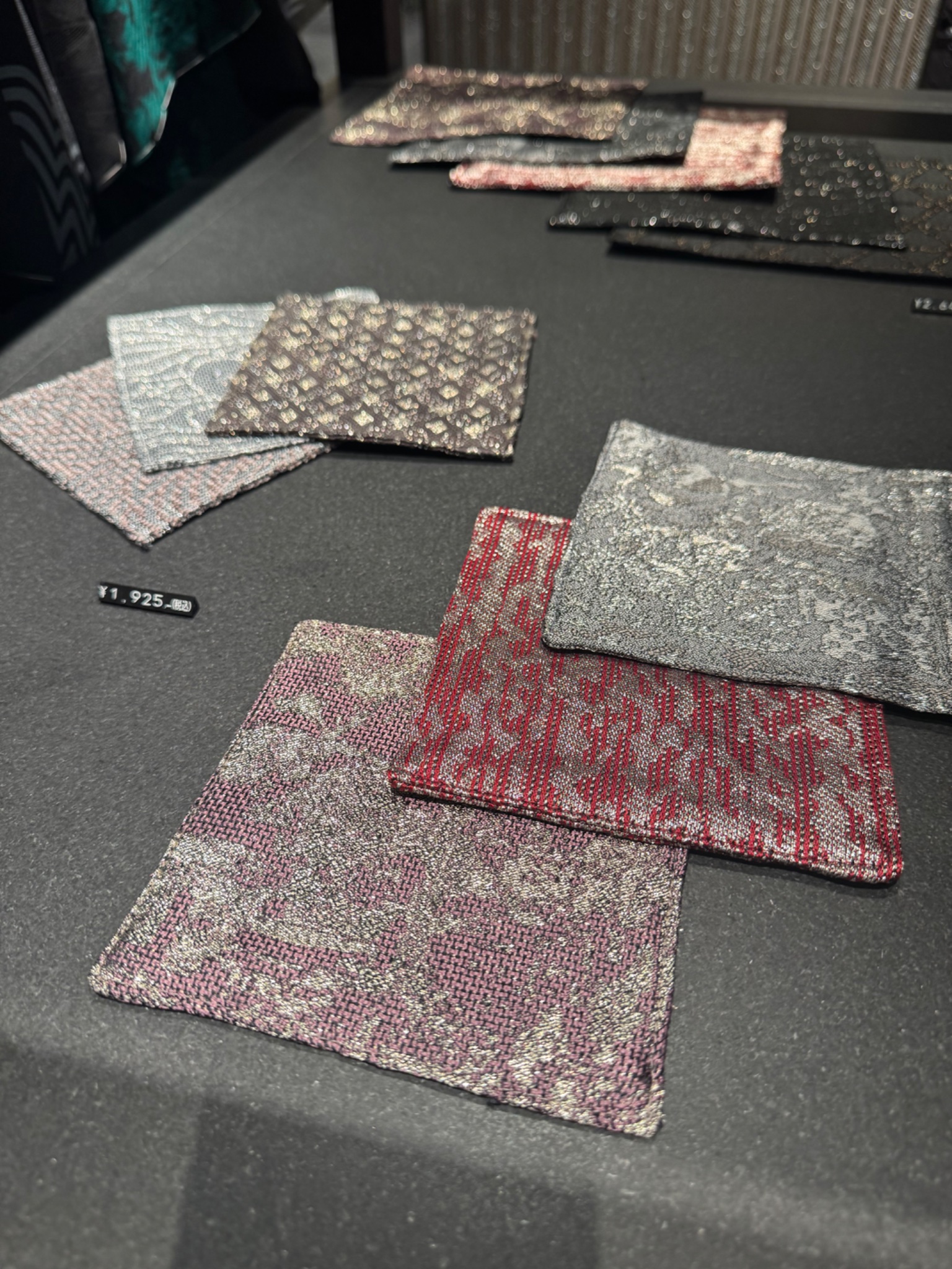 美品　斉藤上太郎　洒落袋帯　ゴールデンブラウン　モール使い　イチゴ柄 美品 斉藤上太郎 洒落袋帯 ゴールデンブラウン モール使い