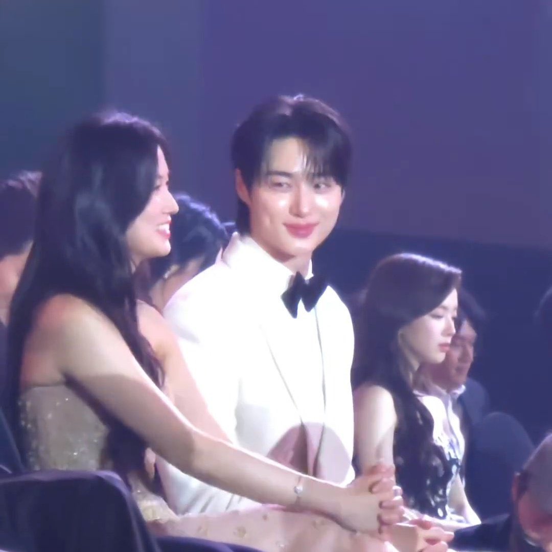 shil 🎸🤟🏼| REST tweet media