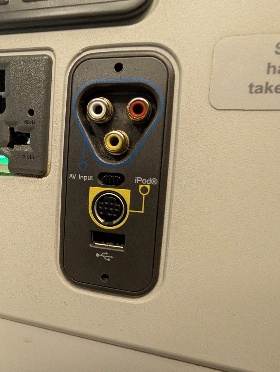 abrandonment's tweet photo. Tell me you're on reallyyy old plane.. without telling me you're on a really old plane... https://t.co/65ocyMicLt