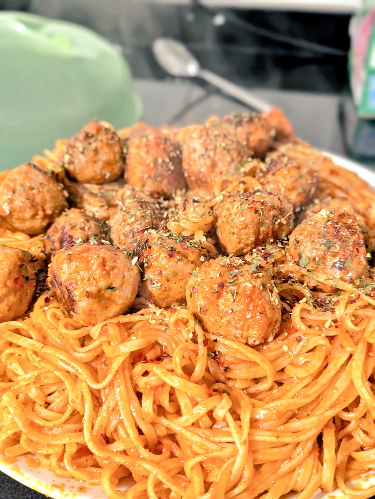 誰かに何か嫌なことされたり、陰口を言われても『ふんっ！私なんて家に帰ったらルパン三世の映画カリオストロの城に出てくるデカ盛りミートボールパスタ作って1人で食べちゃうんだから！』って思えるので、デカ盛りミートボールパスタはメンタルヘルスによく効く栄養剤のためカロリー０。