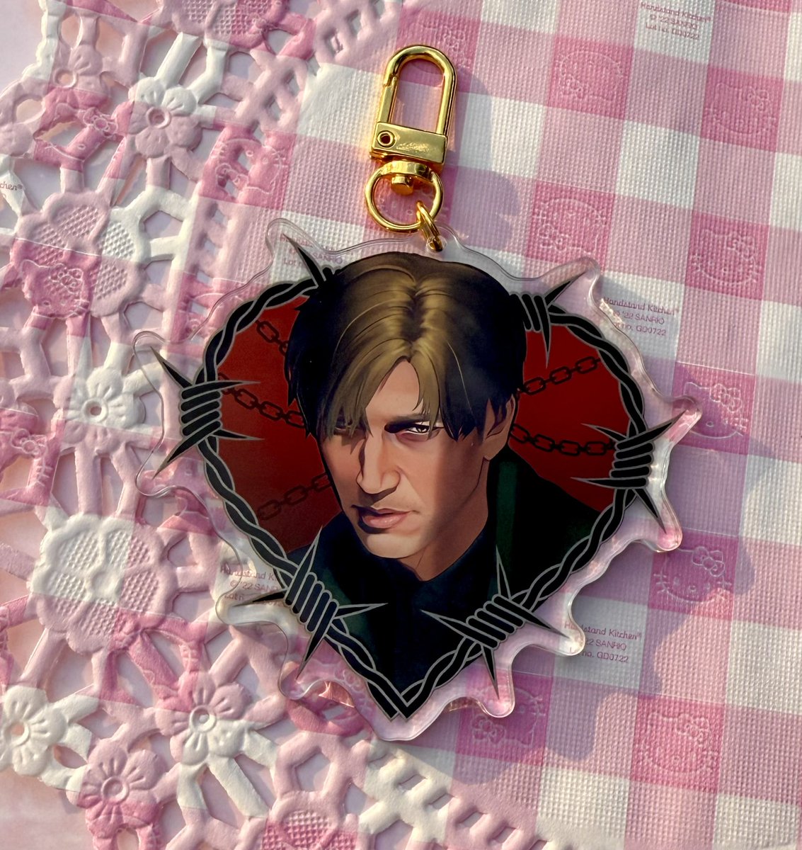skrimm_reaper's tweet image. Made keychains out of my art piece of James Sunderland 🖤 the link to my etsy is in my bio if anyone is interested. 

#silenthill