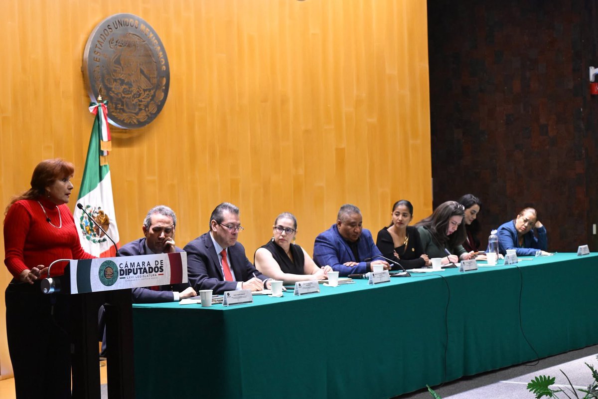 Azucena Arreola (@azucena_arreola) on Twitter photo Hoy, diputadas y diputados de Morena nos reunimos con cónsules recién designados por la presidenta <a href="/Claudiashein/">Claudia Sheinbaum Pardo</a> en EE.UU. para conocer las acciones de la <a href="/SRE_mx/">Relaciones Exteriores</a> en defensa de nuestros connacionales y fortalecer su respaldo desde el Poder Legislativo. 🇲🇽🤝🌎 Hoy, diputadas y diputados de Morena nos reunimos con cónsules recién designados por la presidenta <a href="/Claudiashein/">Claudia Sheinbaum Pardo</a> en EE.UU. para conocer las acciones de la <a href="/SRE_mx/">Relaciones Exteriores</a> en defensa de nuestros connacionales y fortalecer su respaldo desde el Poder Legislativo. 🇲🇽🤝🌎