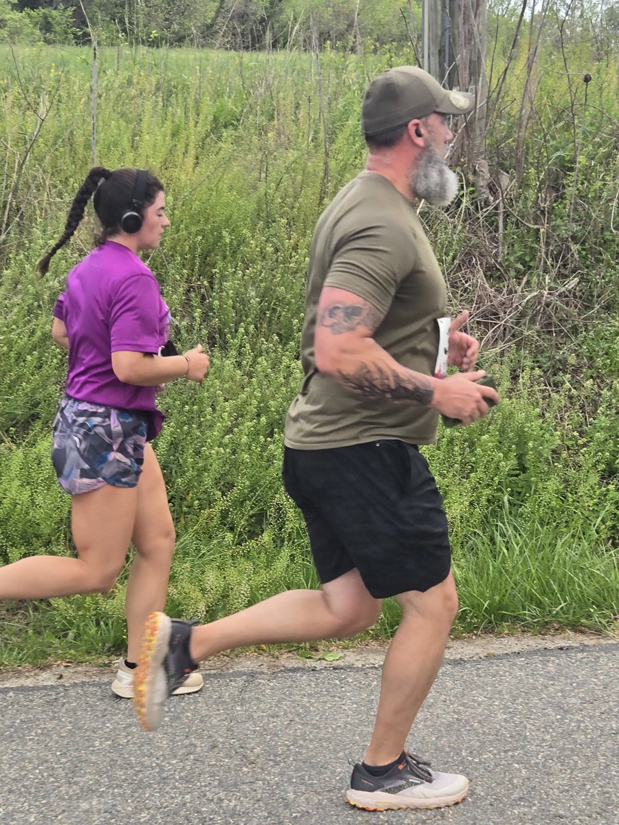 HayleeMiller88's tweet photo. Mother's Day weekend I ran my first competitive 5k race. I took 2nd overall, 1st female, and 1st in the 12-19 age bracket. Thanks for pacing me, Dad, but I still beat you!

#runner #5k #secondchance5kmissionrun #cartersvilleva #athlete #endurance #funrun https://t.co/3wuxZvqoFZ
