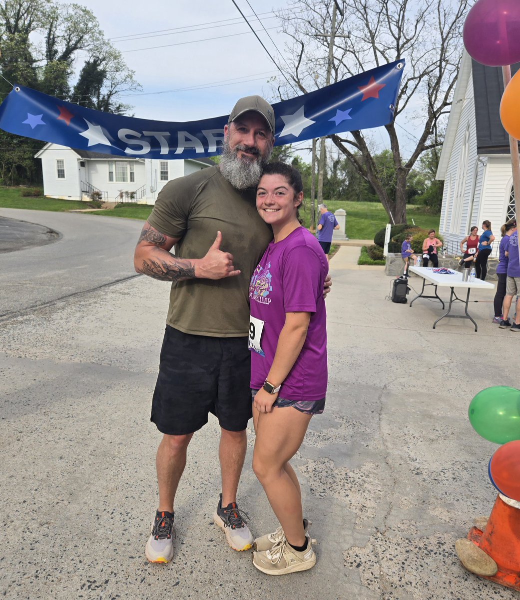 HayleeMiller88's tweet photo. Mother's Day weekend I ran my first competitive 5k race. I took 2nd overall, 1st female, and 1st in the 12-19 age bracket. Thanks for pacing me, Dad, but I still beat you!

#runner #5k #secondchance5kmissionrun #cartersvilleva #athlete #endurance #funrun https://t.co/3wuxZvqoFZ