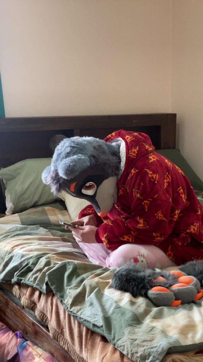 Slyy_racc's tweet image. Ahh got caught by my mate doom scrolling ticktoc in my suit (he’s not a furry btw)
