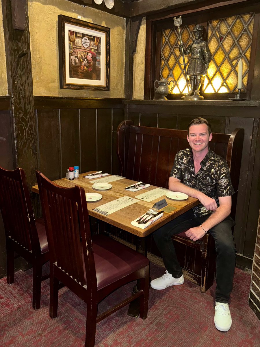 stonecypher_'s tweet image. Spent the last night in LA eating at one of Walt Disney’s favorite restaurants “The Tam O’ Shanter” located right down the street from his original Hyperion Studio. Such an amazing place!