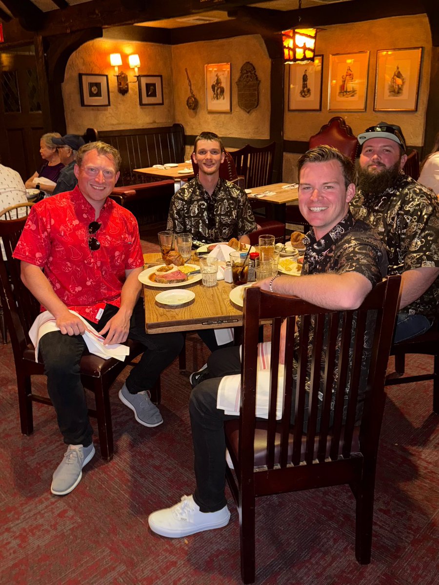 stonecypher_'s tweet image. Spent the last night in LA eating at one of Walt Disney’s favorite restaurants “The Tam O’ Shanter” located right down the street from his original Hyperion Studio. Such an amazing place!
