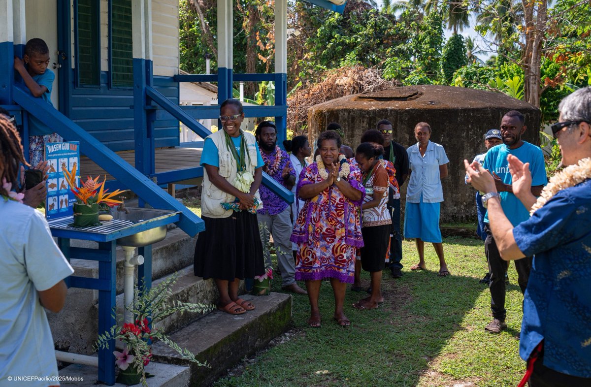 UNICEFPacific's tweet image. Every child, every mother & every healthcare worker deserves dignity & care 💙
Thanks to the partnership between the Government of Japan & @UNICEF, over 13,000 people will now have access to safe, climate-resilient WASH in 10 upgraded health facilities in Vanuatu 🇻🇺