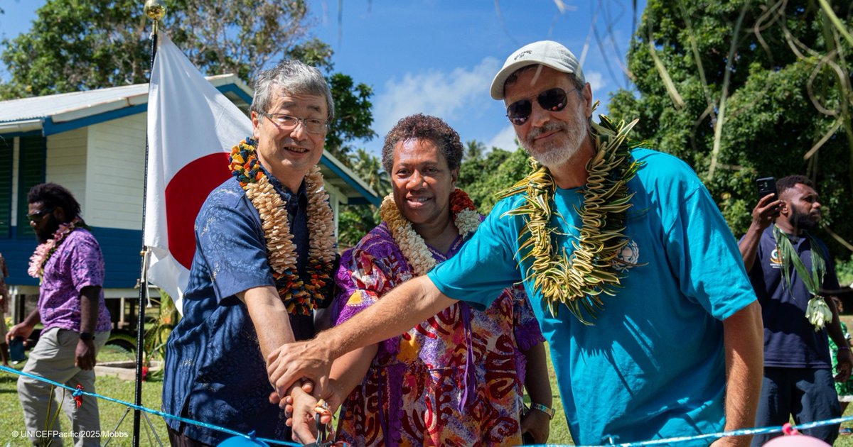 UNICEFPacific's tweet image. Every child, every mother & every healthcare worker deserves dignity & care 💙
Thanks to the partnership between the Government of Japan & @UNICEF, over 13,000 people will now have access to safe, climate-resilient WASH in 10 upgraded health facilities in Vanuatu 🇻🇺