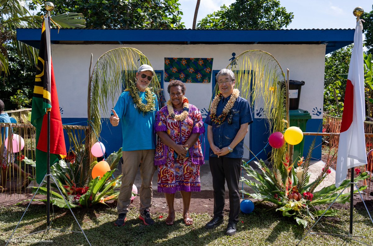 UNICEFPacific's tweet image. Every child, every mother & every healthcare worker deserves dignity & care 💙
Thanks to the partnership between the Government of Japan & @UNICEF, over 13,000 people will now have access to safe, climate-resilient WASH in 10 upgraded health facilities in Vanuatu 🇻🇺
