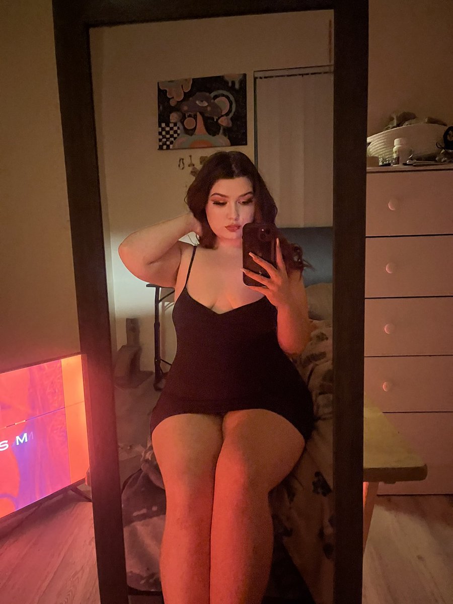 slut_bug's tweet photo. Not new to #nsfw but need my #moots back ! Dm for pricing 😘 https://t.co/TjiewwBJbq