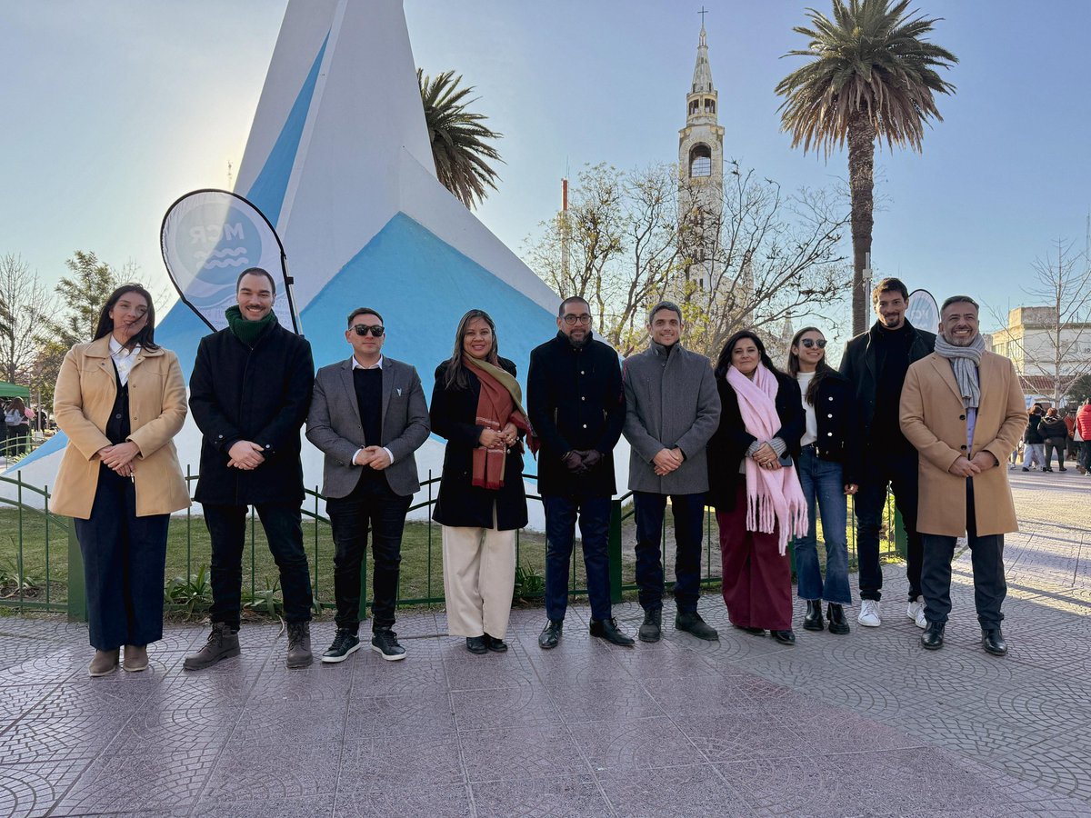 rodrisartori's tweet photo. ¡Felices 127 años PUNTA ALTA! ❤💪

☺️🫂Un día más que especial fue poder compartir este aniversario con desfile, feria de emprendedores, patio gastronómico y artistas junto a tantos vecinos que en comunidad disfrutaron del evento. 

Sigamos #ConstruyendoFuturo 🤝🏼 https://t.co/Qqa5WJPSsE