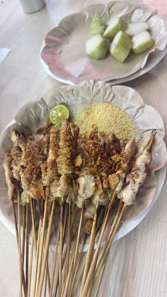 Ngeri betul sekarang ni, cuma tanya kabar aja udah dikira mau minjam duit, padahal cuma minta.