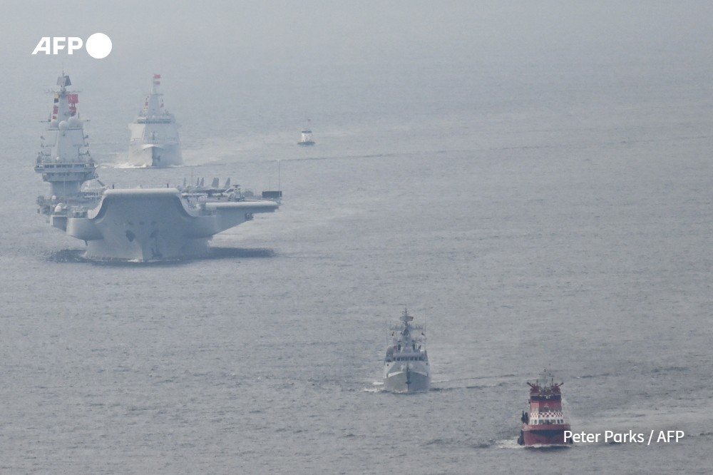 holmeschan_'s tweet image. China&apos;s first domestically built aircraft carrier, the Shandong, arrived in Hong Kong to start a five-day visit, and will host &quot;tours and cultural exchange activities&quot;.

It had just concluded dual-carrier combat drills in the western Pacific.

@AFP story: u.afp.com/SfiY