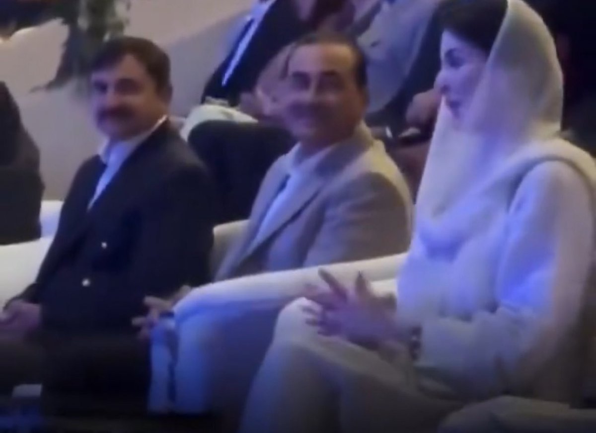 ملکی تباہی کو مرکز۔ 💥

حیرت ہے ایک عورت کیا کیا کر سکتی ہے۔