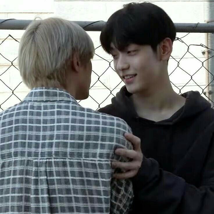 fujosoob's tweet photo. catfish, a #soogyu au

reluctant friends, bg &amp; sb, find themselves involved in a love triangle turned polyamorous. one day, their girlfriend suddenly ghosts them both.

or, soogyu are dating the same girl. she’s very obviously catfishing them. it gets messy. https://t.co/BraYhTS2Ml