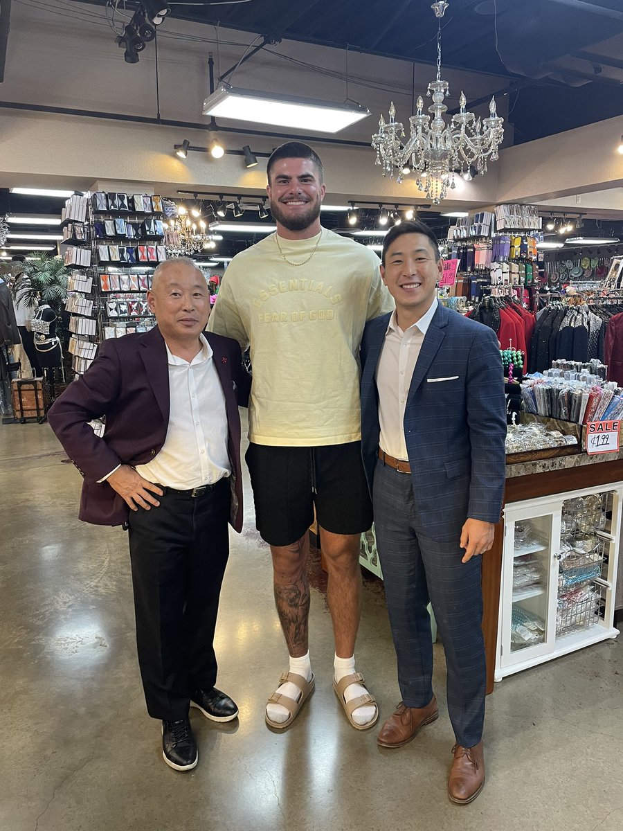 JSong_18's tweet image. Excited to announce our new partnership with current @Chiefs TE and @TCUFootball legend Jared Wiley!
Be on the lookout for Jared’s new suits and fits this upcoming @NFL season!