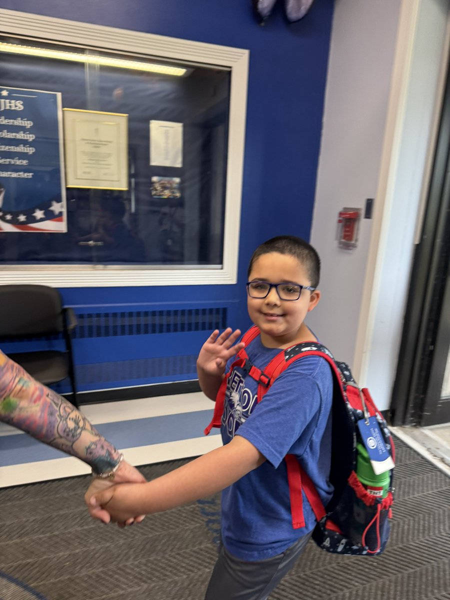 rebecca_bilski's tweet photo. All smiles on the first day!! @HPS_Eagles #summerFUN @dmurph88 https://t.co/tENfshnlNy