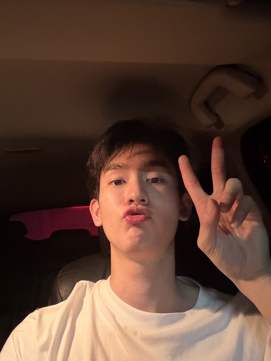 whichlyboo's tweet photo. ทำไมฟอสบุ๊คไม่ลองมาแชะๆด้วยกันสักรูปคะ แก้งสาววายฮัมไมเนี่ยยย😭

— #fforce_ #kasibook #forecbook 🪽 https://t.co/Mjnzie6nZ1