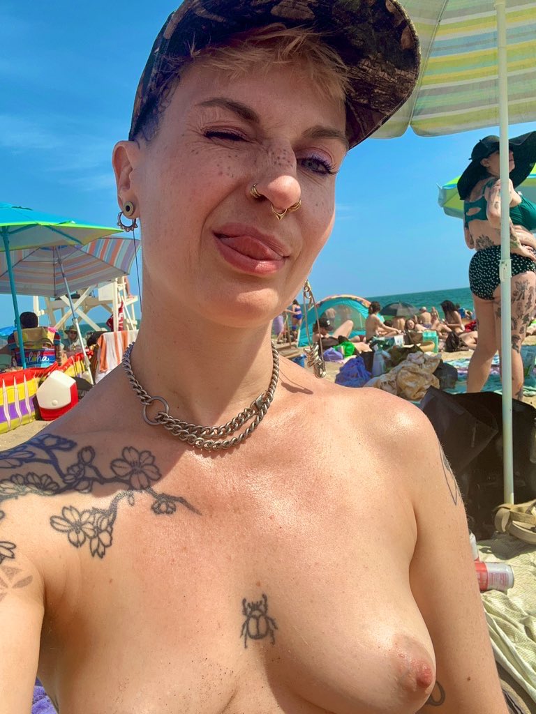 I hear it’s a holiday this weekend, so I’m giving you a present…25% off all ManyVids with promo code 
MxP62811

@manyvids manyvids.com/video/5969307/…
