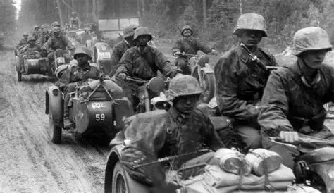 AryanNewsNetw's tweet photo. In the 2nd world war, units known as Kradschützen Truppen were mobile, motorized units of the Wehrmacht, and Waffen-SS. These units often used motorcycles, and were mainly tasked with policing, intelligence gathering, and patrolling in Europe. https://t.co/PkrlNsBgYO