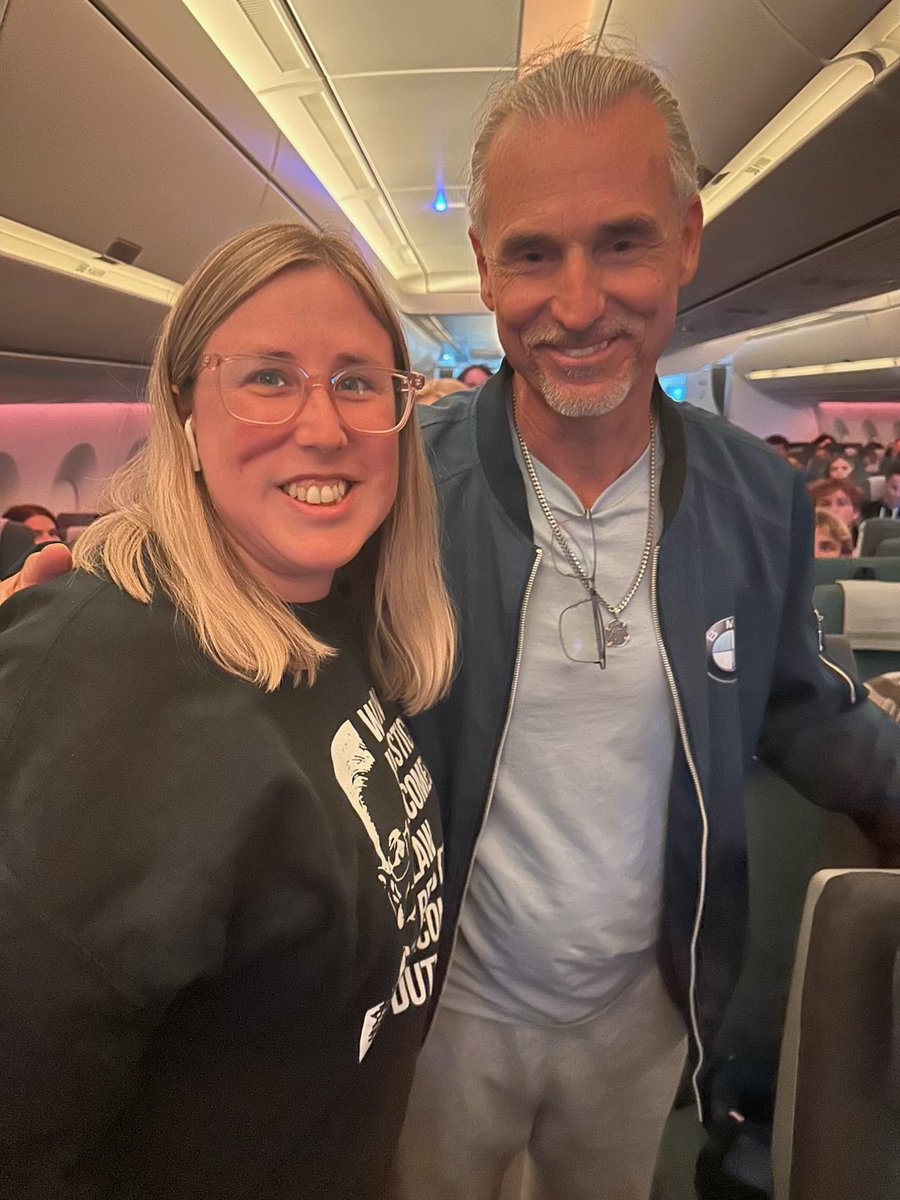 jesfen54's tweet photo. @the_real_coach Thank you Coach for spending some time chatting with my wife and I today and for these great selfies! Enjoy your family time when you get home! https://t.co/mVq5LKZAQM