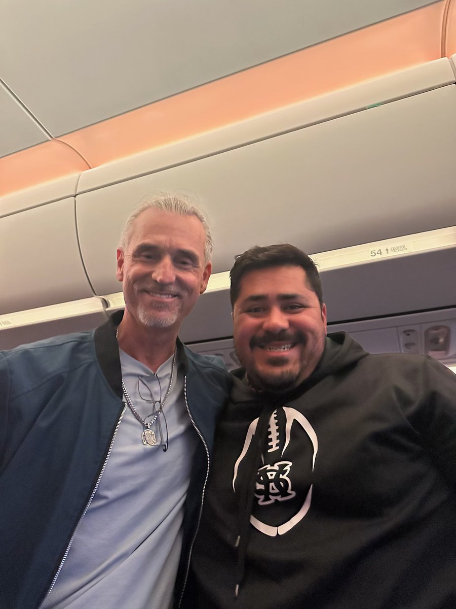 jesfen54's tweet photo. @the_real_coach Thank you Coach for spending some time chatting with my wife and I today and for these great selfies! Enjoy your family time when you get home! https://t.co/mVq5LKZAQM