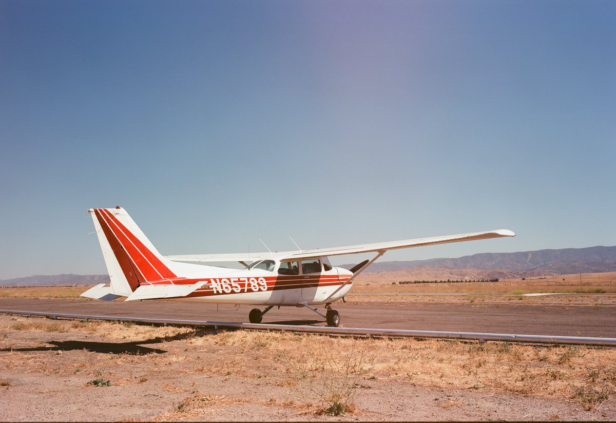 Cessna's tweet image. Aviator Chris Burket did his first solo flight, got his PPL and has flown all over Southern California in his 1983 172P... including a visit to "Maverick's Hanger" featured in the second Top Gun movie! 😎
Where will your Cessna take you next?
✈️: 172P
📷: Chris Burket
#cessna