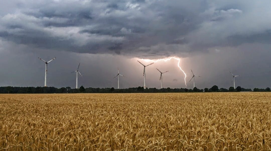 #Lightning #thunder #gewitter #lightningstrike #sturmhuntersnrw 
#wetter #weser #bremen #langwedel

<a href="/Kachelmannwettr/">Kachelmannwetter</a> 
<a href="/WetterOnline/">wetteronline.de</a> 
<a href="/ndr/">NDR.de</a>
