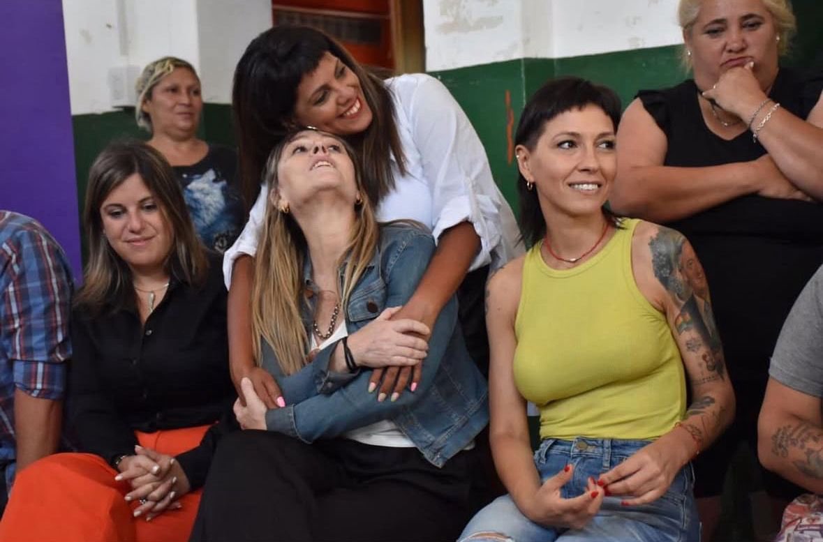 La vas a ver en todas las marchas, la vas a ver en los barrios más humildes, la vas a ver trabajando y trabajando y trabajando. 

Hoy se la llevaron presa, pero no por mucho tiempo porque el único delito que cometió y va a seguir cometiendo es ser mujer y bien peronista.