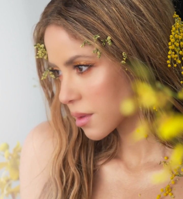 SHAKIRA.