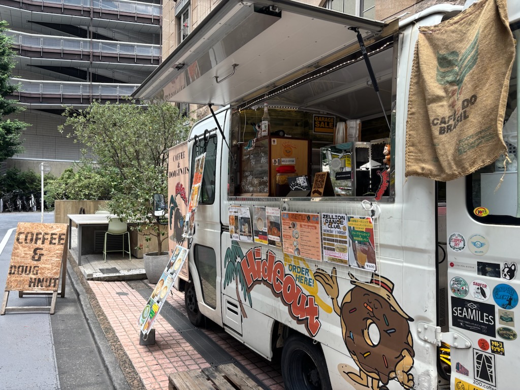 ＼７月４日／　
hisocaにキッチンカーが出店します🚚🥄

🌟Hideout 🌟　２回目の出店です！

モチフワドーナツとコーヒーが楽しめます！
みなさまのご来館をお待ちしております😊

#hotelhisoca #hisoca #ikebukuro  #ホテルヒソカ 
#池袋 #キッチンカー #都内ホテル  #豊島区 #ドーナツ