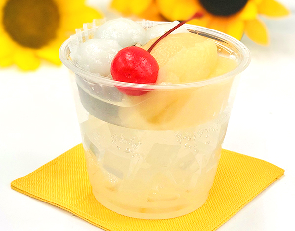 EKIMARU_ALAMODE's tweet image. #エキマルア・ラ・モード　#JR兵庫駅店
🎊本日開店🎊
7/9(水)-7/22(火)
『京 嵯峨野 竹路庵』

初夏の涼菓をお届け
#白桃あんみつ は瑞々しい白桃と寒天、北海道小豆の粒あんを使用しました。
#わらび餅 は香ばしいきな粉と上品な甘さでもちもち食感。
豊かな風味をお楽しみ下さい。

#竹路庵 #和菓子