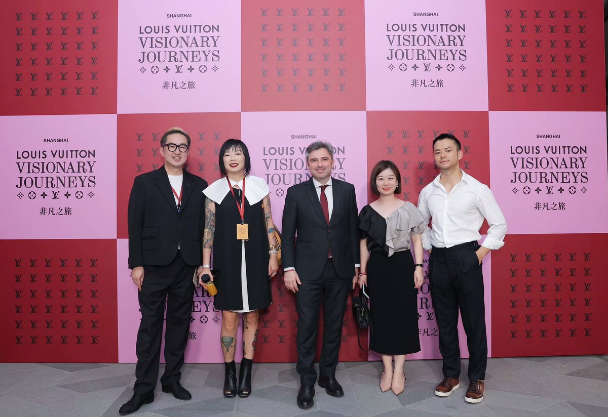 Le navire Louis Vuitton s’amarre à #Shanghai. Somptueuse installation de la célèbre maison française au cœur de Shanghai. Réunissant expositions sur l’histoire de la marque, magasins, restaurants, « The Louis » a jeté l’ancre dans le plus grand port au monde. Bienvenue !
