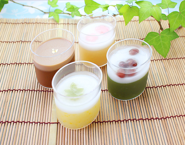 EKIMARU_ALAMODE's tweet image. #エキマルア・ラ・モード　#JR川西池田駅店
🎊本日開店🎊
7/11(金)-7/24(木)
『#明月庵本舗』

葛を使ったもっちりシャリ食感のフルーツ #葛あいす、本わらび粉と和三盆のつるんとなめらか #わらび餅、とろける葛もち ＃水まんじゅう 等、爽やかな夏を招く涼菓をお届けします。

#和菓子  #明月庵