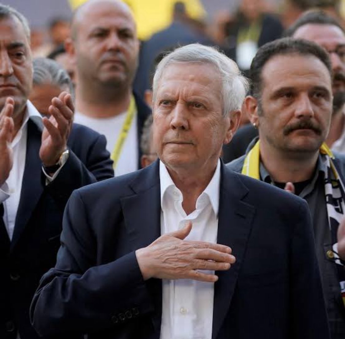 KalanDogukan's tweet photo. Bu insanlar Fenerbahçe’nin ne demek  gücü mücadeleyi ayakta dimdik durmayı öğreten 
Bu insanlar Fenerbahçe’nin bekası için ailelerinden çocuklarından torunlarından feragat eden insanlar 
HAKLIYDIK , KAZANDIK 💛💙
Sizin öğrettiğiniz bu güçlü duruş unutulmayacak…
#3temmuz2011 https://t.co/iiu7Wssx9C