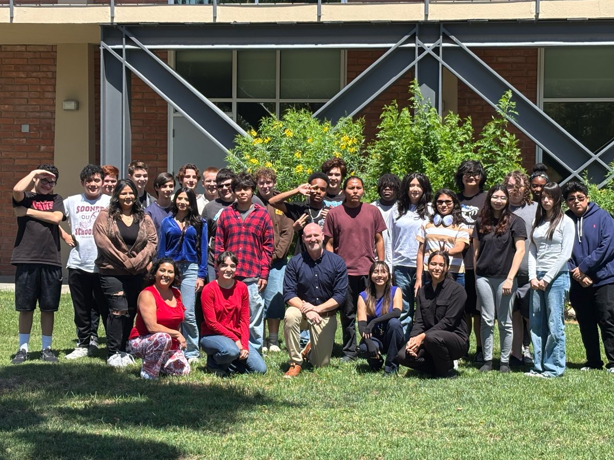 az_cyber's tweet image. What an inspiring session at the Glendale Community College Intro to Cyber bootcamp!
A huge thank you to George Wade for sharing his incredible expertise and passion with our students. George truly lit up the room with his insights on Cyber Pathways.