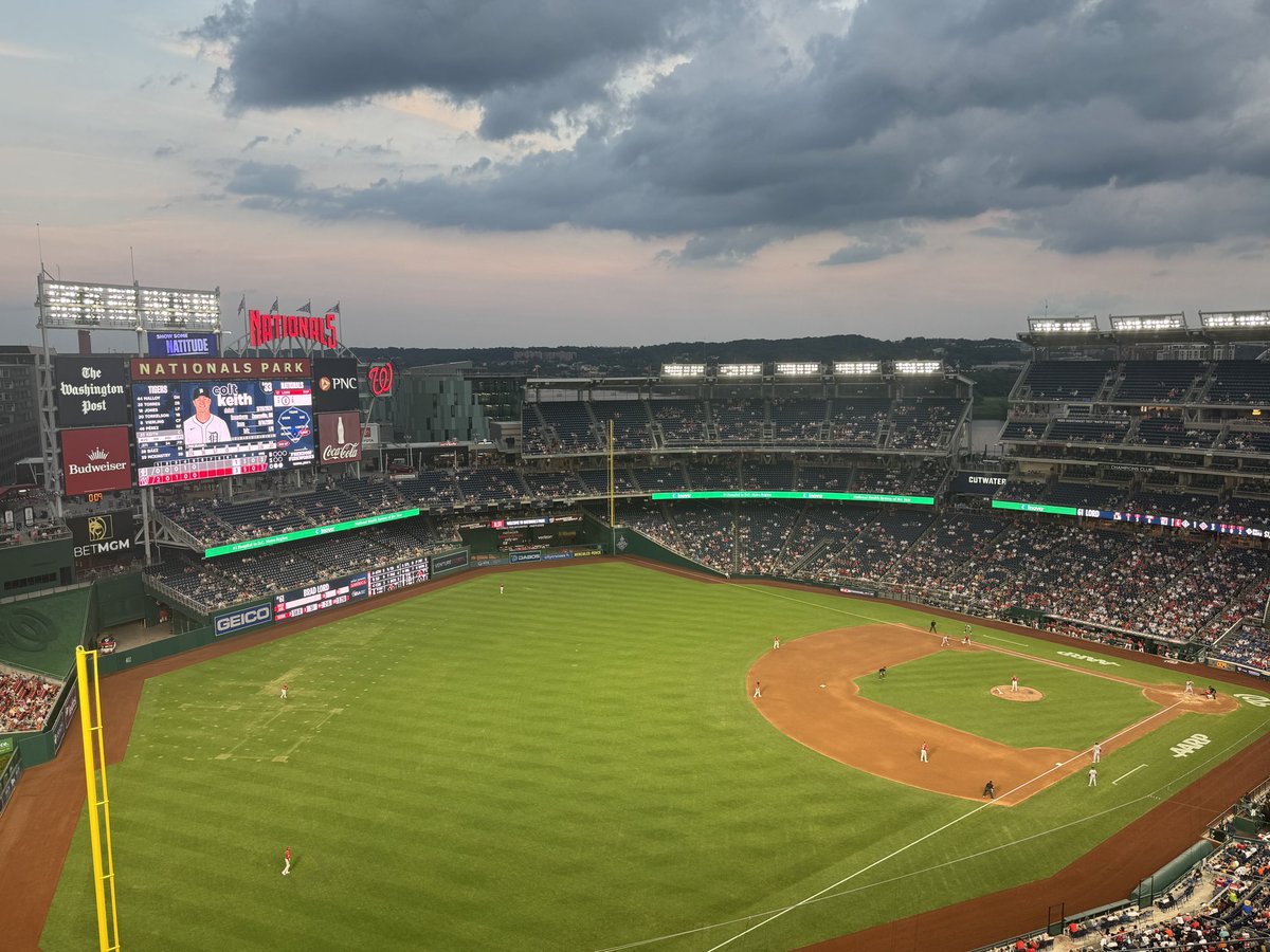 StewartVerdery's tweet image. Beautiful night at @Nationals Park looking back at @Reagan_Airport @capitalweather @StormHour @ThePhotoHour