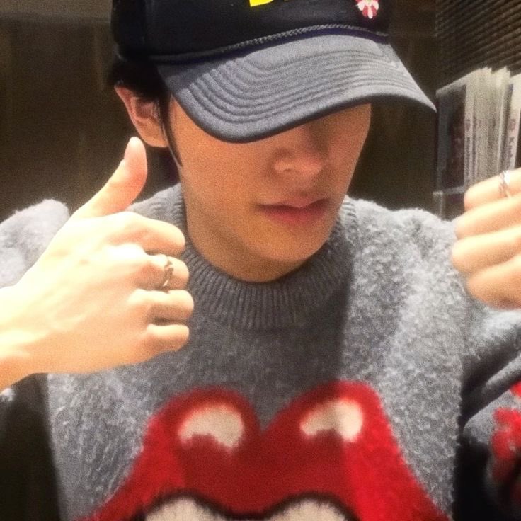 doyoungcareca's tweet photo. icon                            vs                        owner https://t.co/kLYxPsQDlg