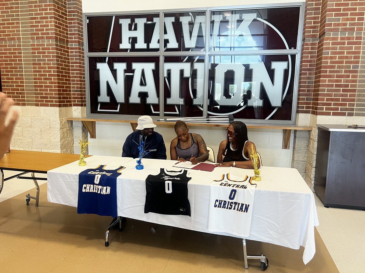 Red Oak Lady Hawks Basketball⛹️‍♀️ tweet media