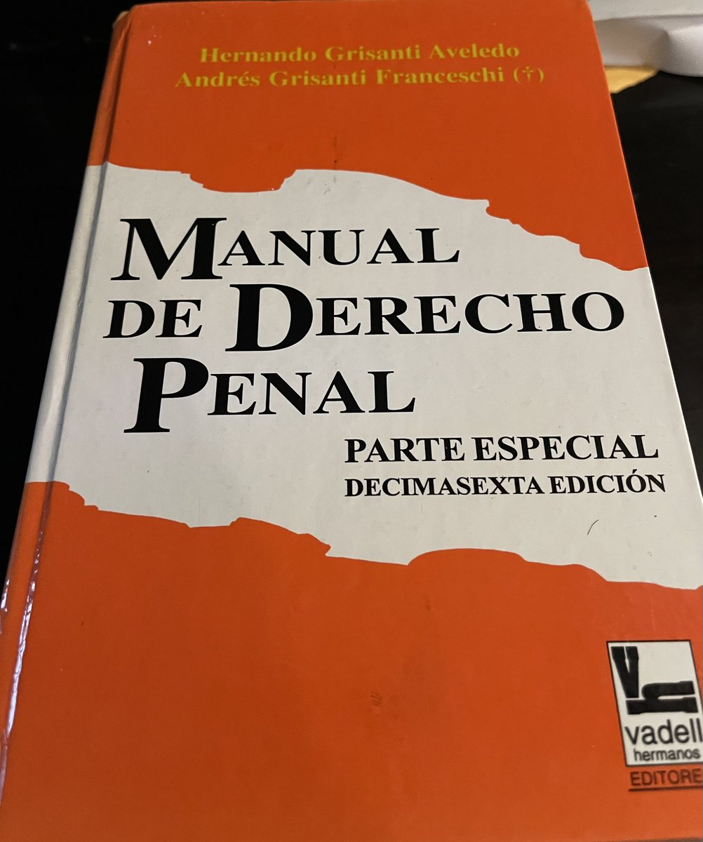 HimiobSantome's tweet image. El penalista venezolano (o latinoamericano) que te diga que no estudió con los textos de Hernando Grisanti Aveledo (continuando la obra de su padre, Andrés Grisanti Franceschi) sencillamente no es penalista, o no estudió. Descansa en paz Maestro Hernando. Tu legado queda.