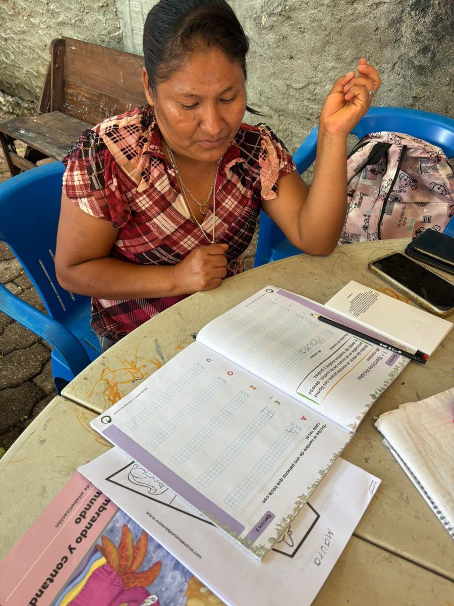 afodepoac's tweet photo. En los Valles Centrales de Oaxaca, la alfabetización avanza con trabajo y constancia.
Gracias al director general del INEA, Armando Contreras Castillo, por permitir que desde AFODEPO sigamos sembrando futuro, letra por letra.
#Alfabetización #EducaciónParaTodos #AFODEPO
@INEAmx @ArmandoContCast @AntonioNio80189 @CruzGameli