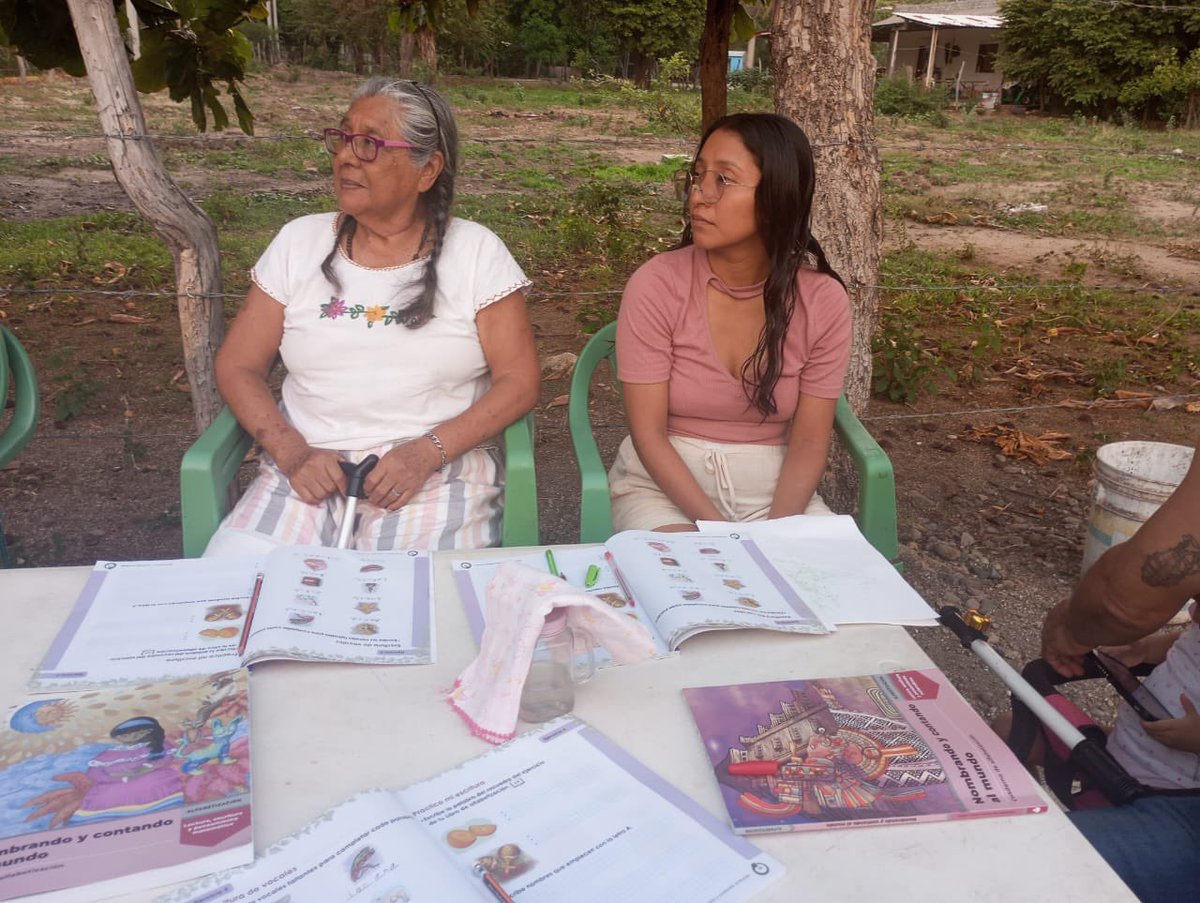 afodepoac's tweet photo. En los Valles Centrales de Oaxaca, la alfabetización avanza con trabajo y constancia.
Gracias al director general del INEA, Armando Contreras Castillo, por permitir que desde AFODEPO sigamos sembrando futuro, letra por letra.
#Alfabetización #EducaciónParaTodos #AFODEPO
@INEAmx @ArmandoContCast @AntonioNio80189 @CruzGameli