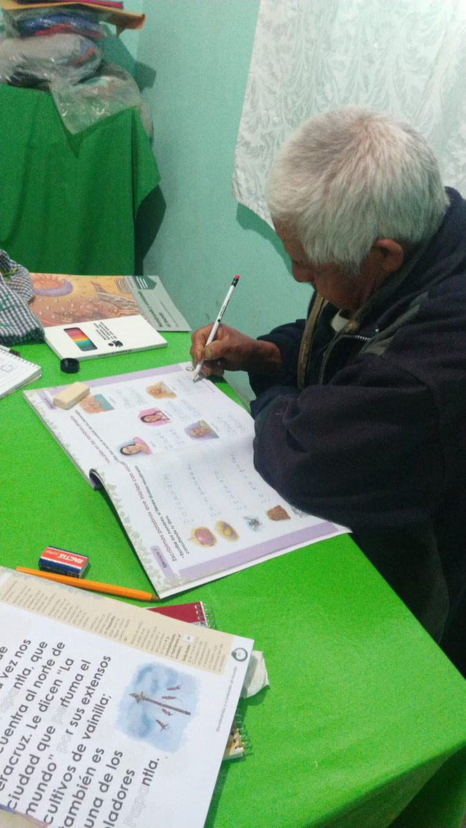 afodepoac's tweet photo. En los Valles Centrales de Oaxaca, la alfabetización avanza con trabajo y constancia.
Gracias al director general del INEA, Armando Contreras Castillo, por permitir que desde AFODEPO sigamos sembrando futuro, letra por letra.
#Alfabetización #EducaciónParaTodos #AFODEPO
@INEAmx @ArmandoContCast @AntonioNio80189 @CruzGameli