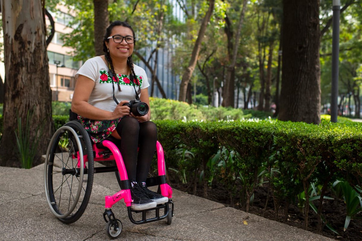"Entendí que la independencia no es una meta fija, es un proceso continuo sostenido por apoyos. Apoyos en distintos espacios: en el transporte, espacios públicos, en el trabajo, cuando me he caído (qué sucede seguido), necesito apoyo." ¡Gran texto! yotambien.mx/noticia/del-cu…