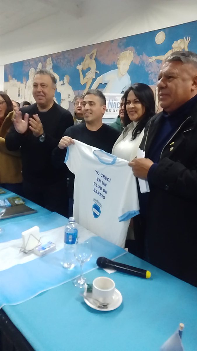enlamiraradio's tweet photo. 🔴“Vamos a acompañarlos en cada necesidad”: Chiqui Tapia y un respaldo histórico a los clubes de barrio en Yupanqui✅👇https://t.co/UlbtnkG5yx @tapiachiqui @UncbOficial https://t.co/dVbpAyNxjG