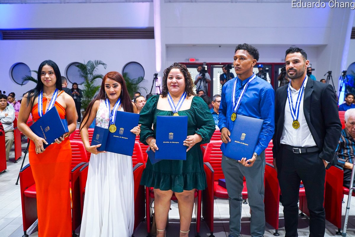 EduChang's tweet photo. 5 atletas recibieron la Orden Alexis Argüello: Ana Cruz, Stacy Mendieta, Axel Pérez, de las MMA por sus logros más recientes poniendo en alto el nombre de Nicaragua, el capitán de la selección de fútbol, Juan Barrera y la 2 veces atleta olímpica la judoka Izayana Marenco. https://t.co/TXrgpYoPLo