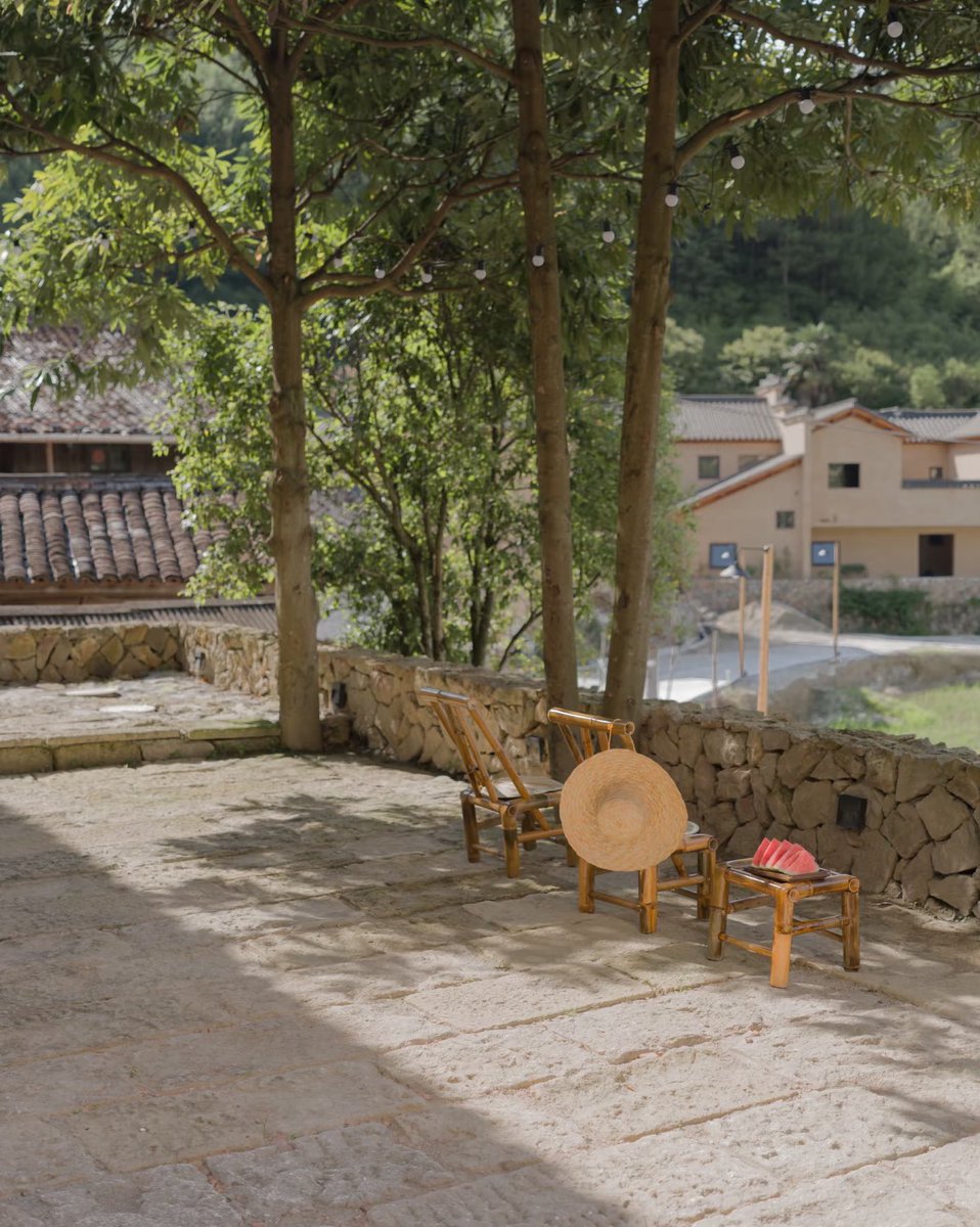 isongyang's tweet photo. 🏡 住进松阳的夏天,像回了一趟小时候的老家
🏡 Summer in Songyang - Like Coming Back to Childhood Home
#Homestay #NostalgicSummer #CountrysideMemories #OldHouseDays #SlowLiving https://t.co/WNjSRKOP0O