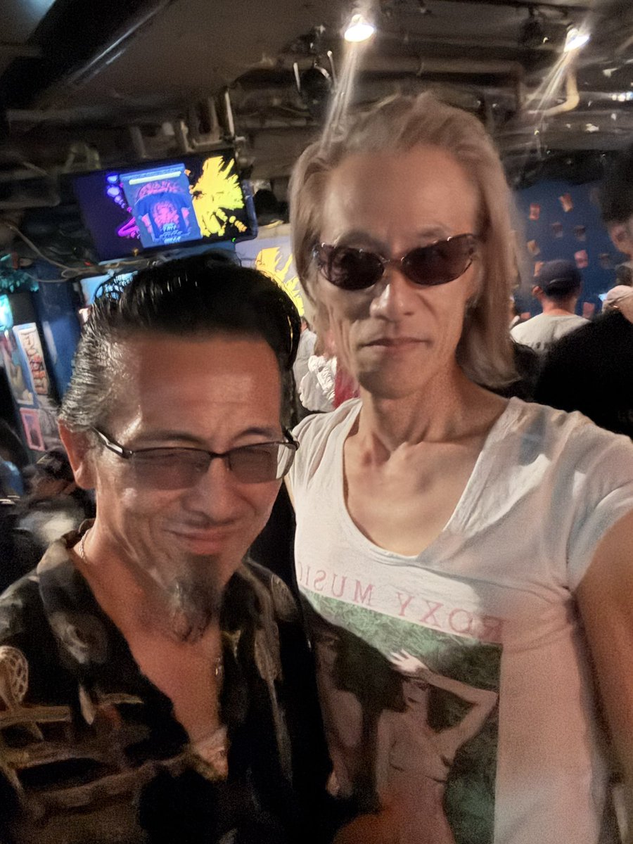 elovissato's tweet photo. バトルロッカーズの伊勢田さんも
レコ発お誘いしたらロフト来てくれて
嬉し過ぎる
バトルロッカーズ好き過ぎてトリビュートバンドをキーボーとやっていたくらいだからね
コーヒーのプレゼントも
ありがとうございます❤️
#FORBIDDENNIGHT #theMonsteraGoGos #バトルロッカーズ #isedahayato #伊勢田勇人 https://t.co/zFuJN3hamO