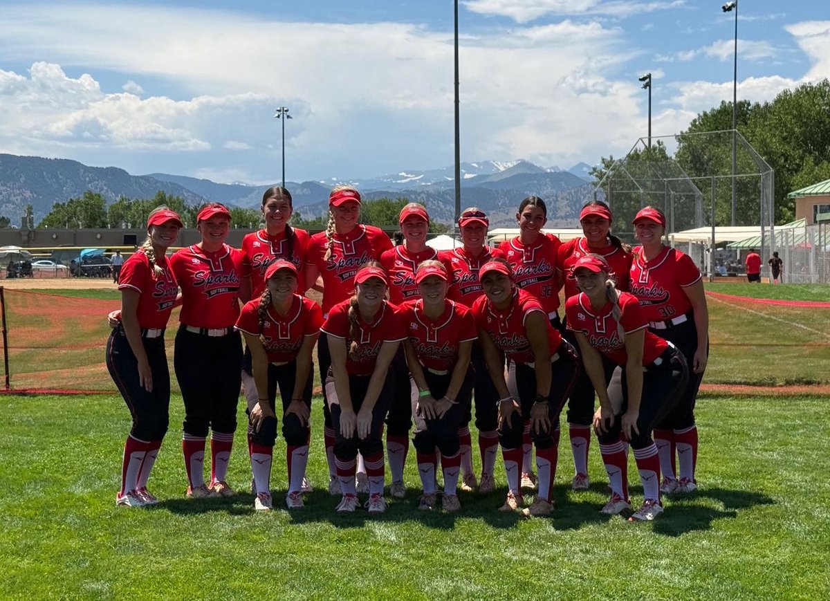 pose in front of a mountain if you’re 6-0😛😛😛😛😛😛 <a href="/SparksPremier18/">Coach Abbie Madison</a> @SparksPremier <a href="/iowasoftball/">Iowa Softball</a> <a href="/PGFnetwork/">PGF</a>